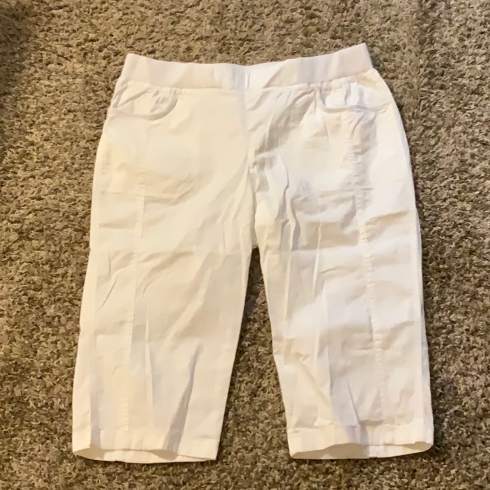 White Capri pants